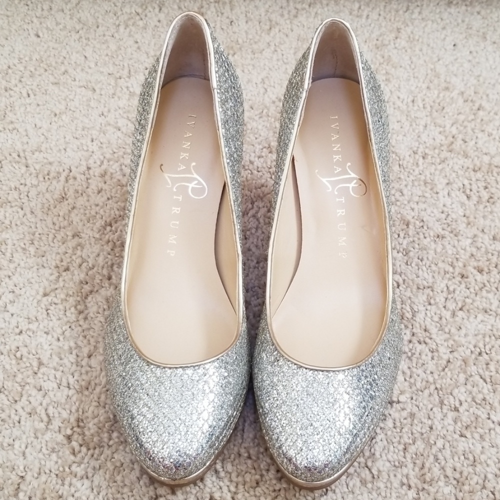IVANKA TRUMP Size 4M Silver Gold Shine Heels